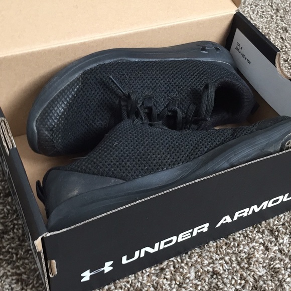 Under armour shoes - Picture 4 of 4